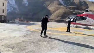 Bahçesarayda ambulans helikopter sarılık olan bebek için havalandı