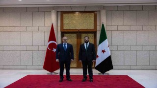 Bakan Fidan, Suriyedeki yeni yönetimin lideri Şara ile Şamda görüştü