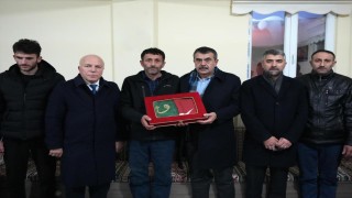 Bakan Tekinden şehit ailesine taziye