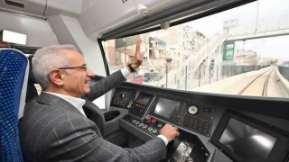 Bakan Uraloğlu, Marmarayın günlük yolcu rekoru kırdığını bildirdi