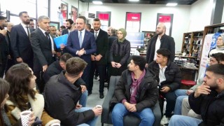 Bakan Yardımcısı Eminoğlu, Uşakta gençlerle bir araya geldi