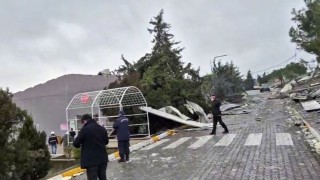 Balıkesir Valisi İsmail Ustaoğlu, Kareside patlayıcı üretilen fabrikada meydana gelen patlama sonucu 12 kişinin hayatını kaybettiğini, 3 kişinin yaralandığını ifade etti.