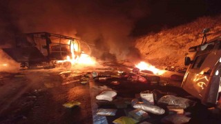 Balıkesirde otobanda kaza sonrası yangını paniği