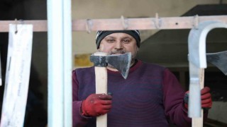 Balta ustasının ocak başında kış mesaisi
