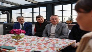 Başkan Alemdar esnafın ‘çay davetini geri çevirmedi