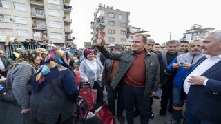 Başkan Seçer, pazar yerini gezdi, vatandaşları dinledi