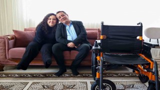 Başkan Yetişkinden, Asraka akülü sandalye hediyesi