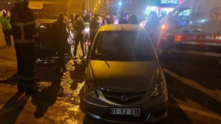 Batmanda iki otomobil çarpıştı: 2 yaralı