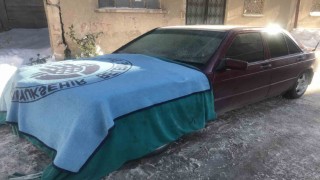 Bayburtlular eksi 15 derecede araçlarını battaniye ve halıyla koruyorlar
