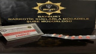 Bayburtta 6 adet sentetik hap ele geçirildi