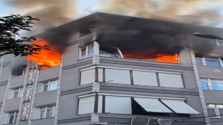 Bayrampaşada 4 katlı binada korkutan yangın: Alevlere itfaiye müdahale etti