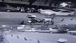 Bayrampaşada park halindeki araçlara böyle çarptı