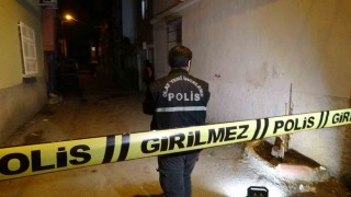 Bekçi, cezaevi firarisini ayağından vurup yakaladı
