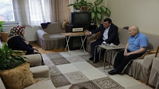 Belediye Başkanı Kahveci, söz verdiği Şerife Teyzeyi evinde ziyaret etti