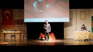 “Ben Mehmet Akif” Tiyatro Gösterisi İzleyicilerden Tam Not Aldı