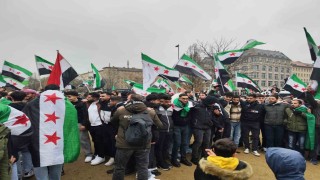 Berlinde Esad rejiminin devrilmesi kutlandı
