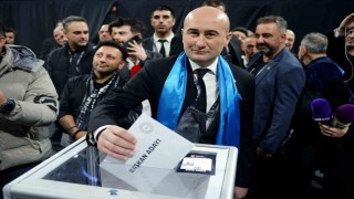 Beşiktaş Başkan Adayı Hüseyin Yücel oyunu kullandı