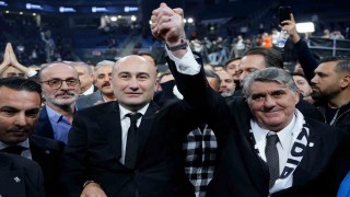 Beşiktaşta başkan adayları Serdal Adalı ve Hüseyin Yücel kucaklaştı