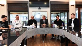 Beşiktaşta Başkan Serdal Adalı, Futbol A Takımı ile buluştu