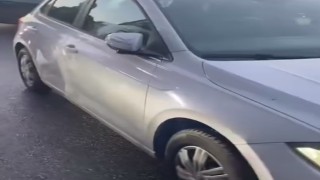 Beykozda emniyet şeridine giren sürücü yol vermeyen araca üç kez çarptı