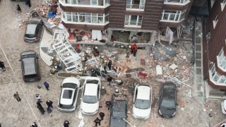 Beylikdüzünde 14 katlı binada patlama meydana geldi