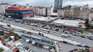 Beyoğlundaki çatlayan kolanları nedeniyle boşaltılan İSPARK havadan görüntülendi