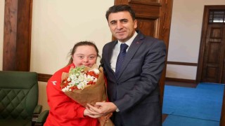 Bilecikli altın çocuklara Vali Aygölden ödül
