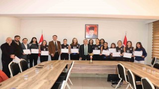 Bilecikli öğrencilere başarı belgesi
