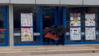 BİMin kapısına at bağladılar