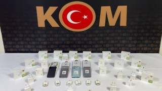 Bingölde kaçak telefonlar ve aksesuarları ele geçirildi