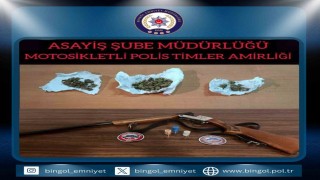Bingölde üzerlerinden uyuşturucu ve ruhsatsız silah çıkan 2 kişi yakalandı