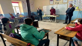 Bitlis İl Milli Eğitim Müdürü, köy okullarını ziyaret etti