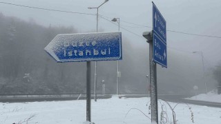 Bolu Dağında kar yağışı ve sis etkili oluyor