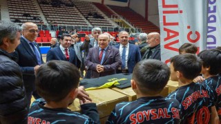 Boluda 33 spor kulübüne yüzlerce malzeme dağıtıldı