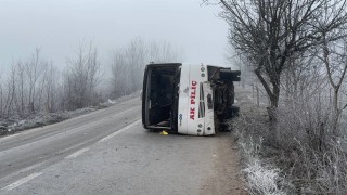Boluda Akpiliçin işçi servisi devrildi: 9 yaralı