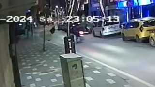 Boluda aniden yola çıkan yayaya motosiklet çarptı: 2 yaralı