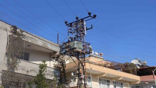 Bomba gibi patlayan trafo vatandaşları tedirgin etti