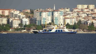 Bozcaada ve Gökçeadaya yarınki feribot seferlerine fırtına engeli