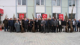 Bozüyükte çiftçilere meyve fidanı dağıtıldı