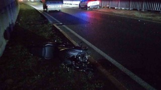 Bursada direğe çarpan motosiklet ikiye bölündü: 1 yaralı