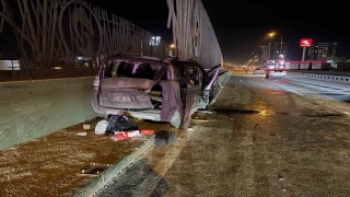 Bursada kontrolden çıkan otomobil bariyerlere ok gibi saplandı: 1 yaralı