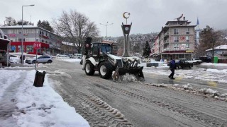 Çameli ilçe merkezinde kar temizliği çalışmaları tamamlandı
