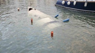 Çanakkalede fırtınada bir tekne battı
