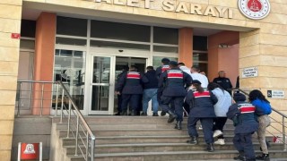 Çanakkalede yaşlı kadını dolandırmaya çalışan 5 şüpheli tutuklandı