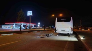 Çanda motosiklet otobüse arkadan çarptı: 1 kişi öldü, 1 kişi ağır yaralandı