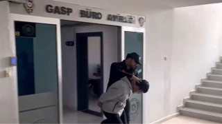 Cep telefonu gasp eden şahıs polisten kaçamadı