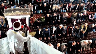 Cuma hutbesinde milli ve manevi değerlerimizi koruma çağrısı