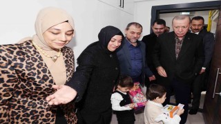 Cumhurbaşkanı Erdoğan, Gaziantepte depremzede aileye misafir oldu