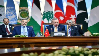 Cumhurbaşkanı Erdoğan: İsrailin Golan Tepelerinde yasa dışı yerleşimlerini genişletmesi dahil Suriyenin toprak bütünlüğünü hiçe sayan adımlarını görüyoruz