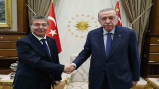 Cumhurbaşkanı Recep Tayyip Erdoğan, Kuzey Kıbrıs Türk Cumhuriyeti Başbakanı Ünal Üstel ile Cumhurbaşkanlığı Külliyesinde bir araya geldi.